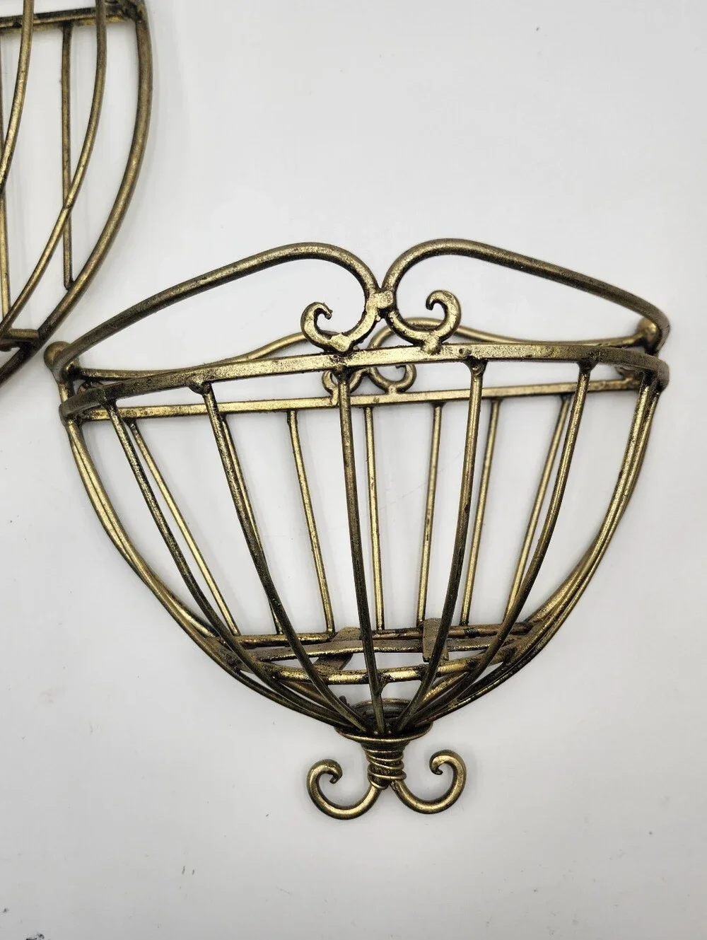Vintage Metal Garden Shelf Wall Hanging Basket gold Round Planter